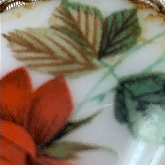 -Nice vintage porcelain red flower 🌺 brooch - Picture 12 of 12